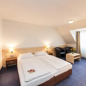 Hotel Mariella, Kolonia