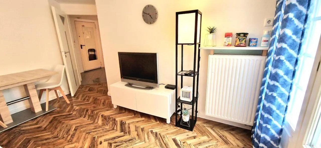 Apartment In Dellbruck Frisch Renoviert, 300 Meter Bis Zur Strassenbahn, Ruhige Lage Cologne 0*,  Germany