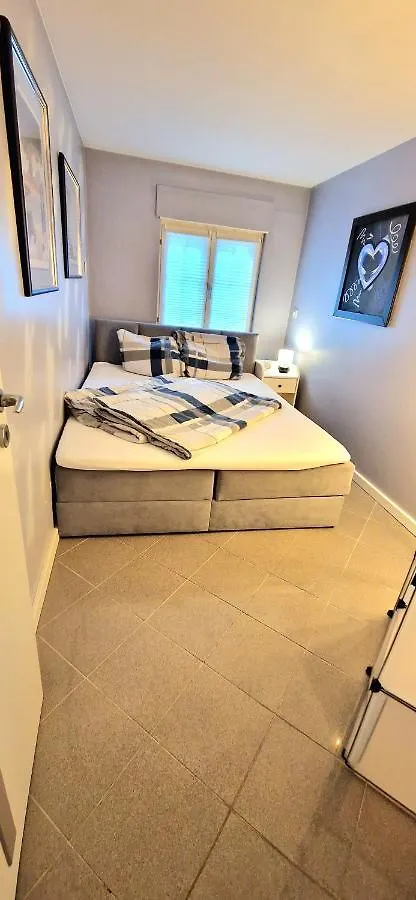 Apartment In Dellbruck Frisch Renoviert, 300 Meter Bis Zur Strassenbahn, Ruhige Lage Cologne Germany