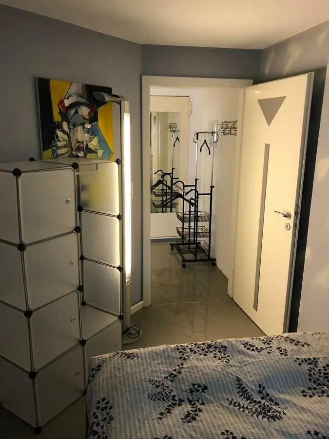 Apartment In Dellbruck Frisch Renoviert, 300 Meter Bis Zur Strassenbahn, Ruhige Lage Cologne